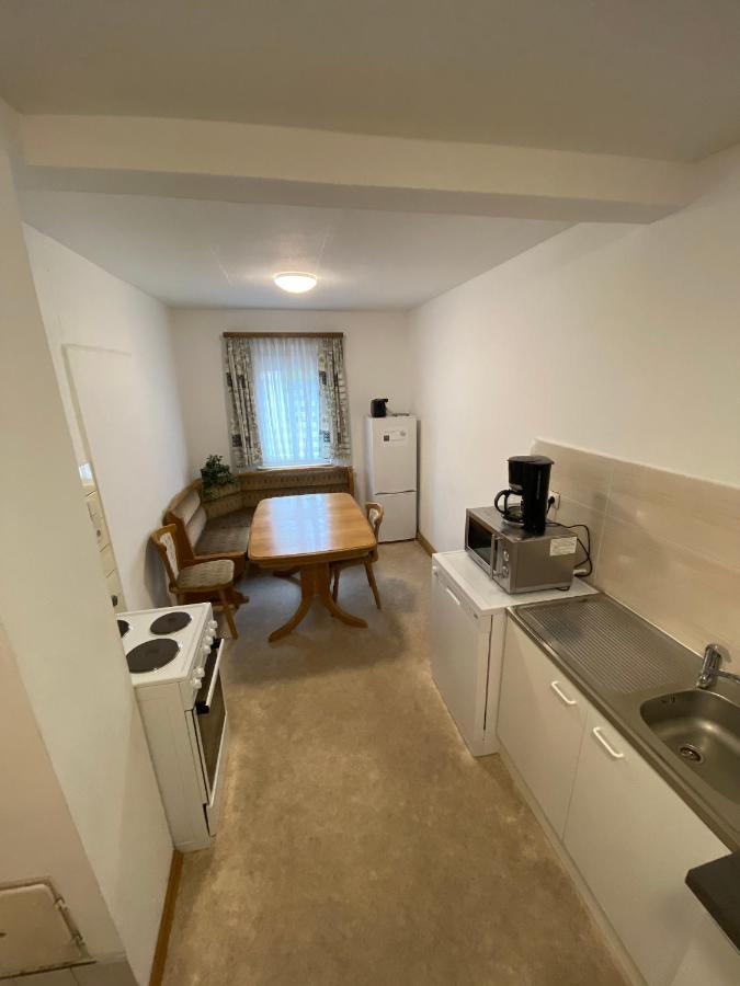Einfaches Haus Mit Privatzimmern Und Gemeinschaftsraeumen Heilbronn Exterior foto